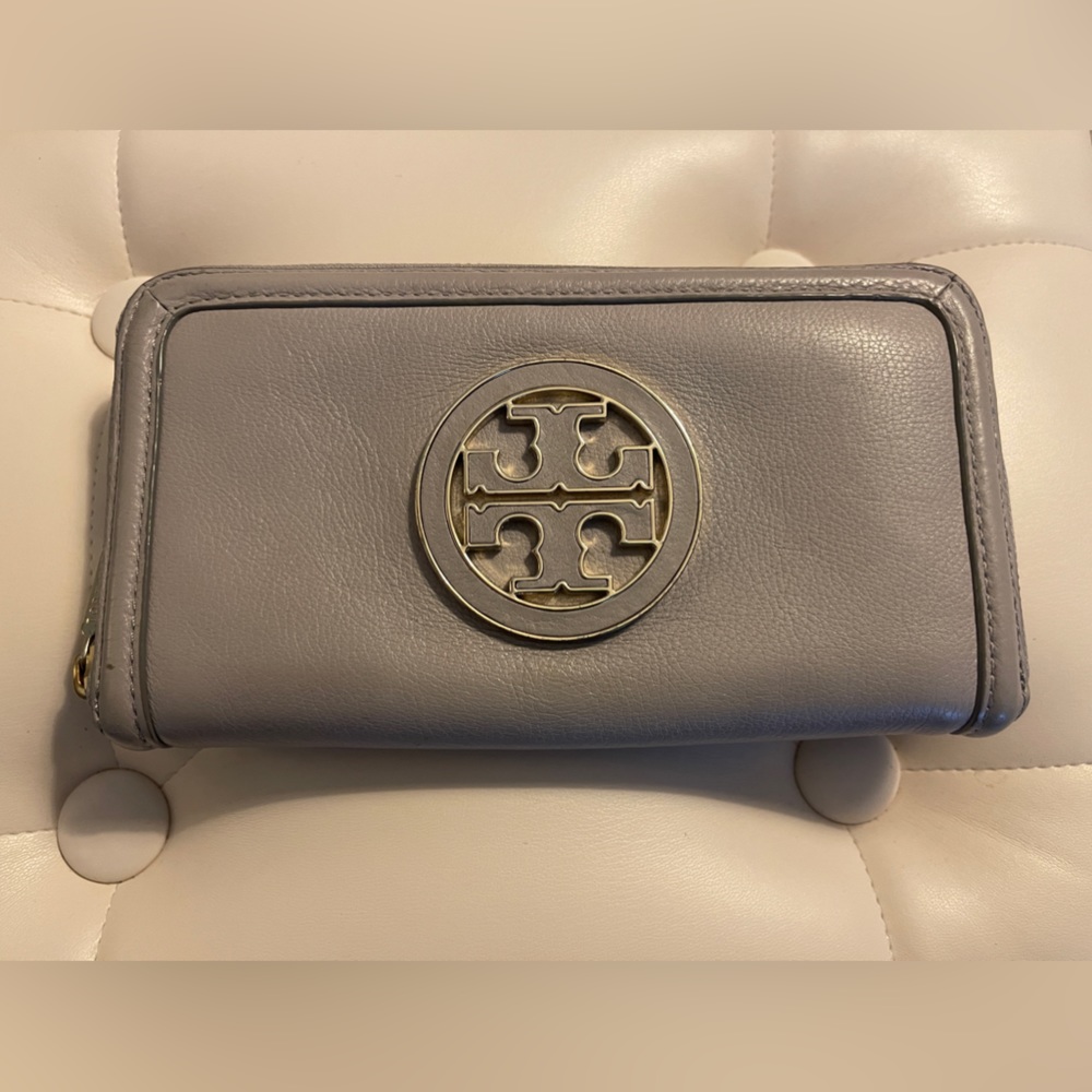 EUC Tory Burch Long Leather Zippy Wallet